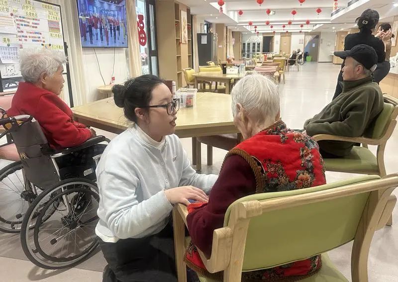 <b>西安日报专题报道 | 养老院里的年轻人</b>