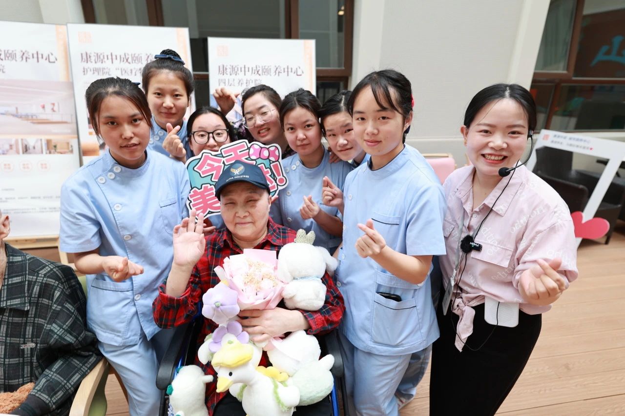 <b>机构养老和居家养老，老人及家属到底应该怎么选？</b>